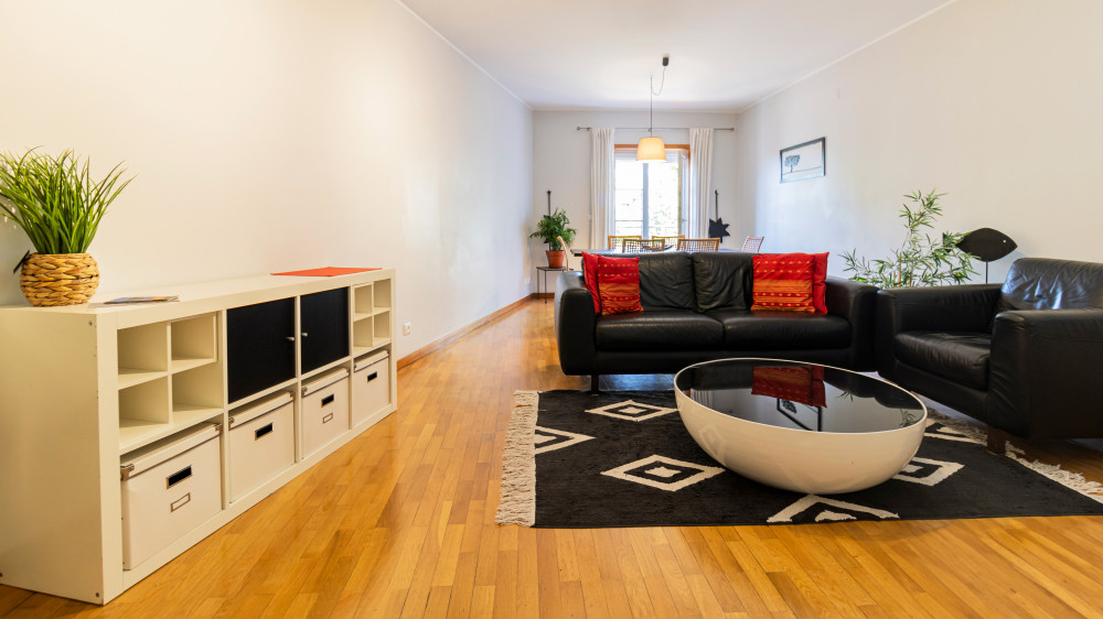 Charming Downtown Apartment by Unique Hosts