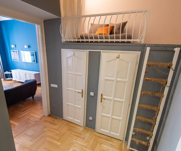 Chic Soho Apartment near Opera
