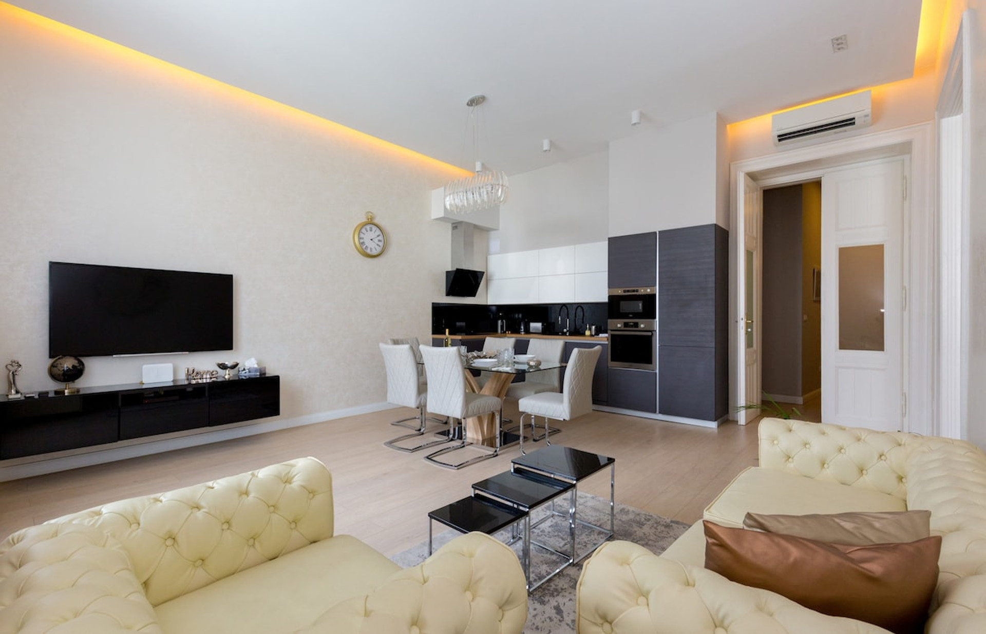 Light filled living room and dining area. An ideal space for the whole group to get together. The dining table can sit down even 6 people, while the sofa and armchair combo have space for 4 people comfortably.
