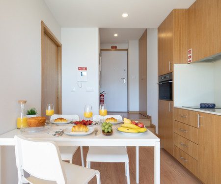 Gorgeous Bright Flat w/ Balcony