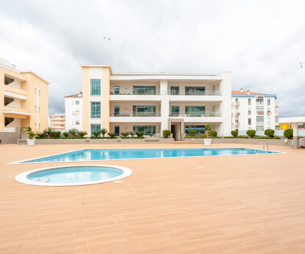 Pool and jacuzzi terrace