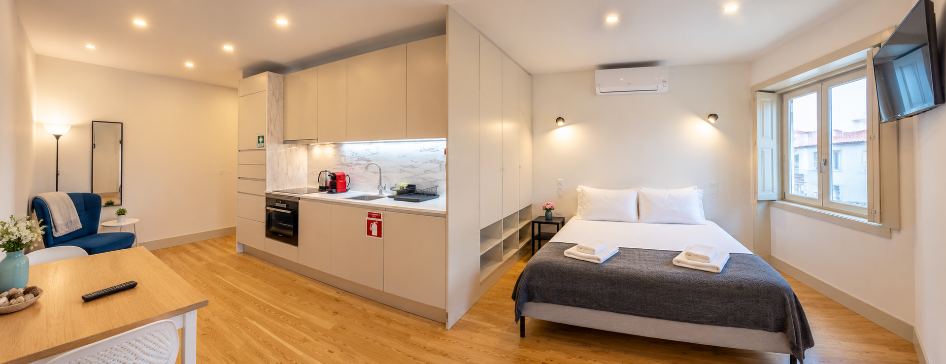 Studio panorama: living, kitchen, bed