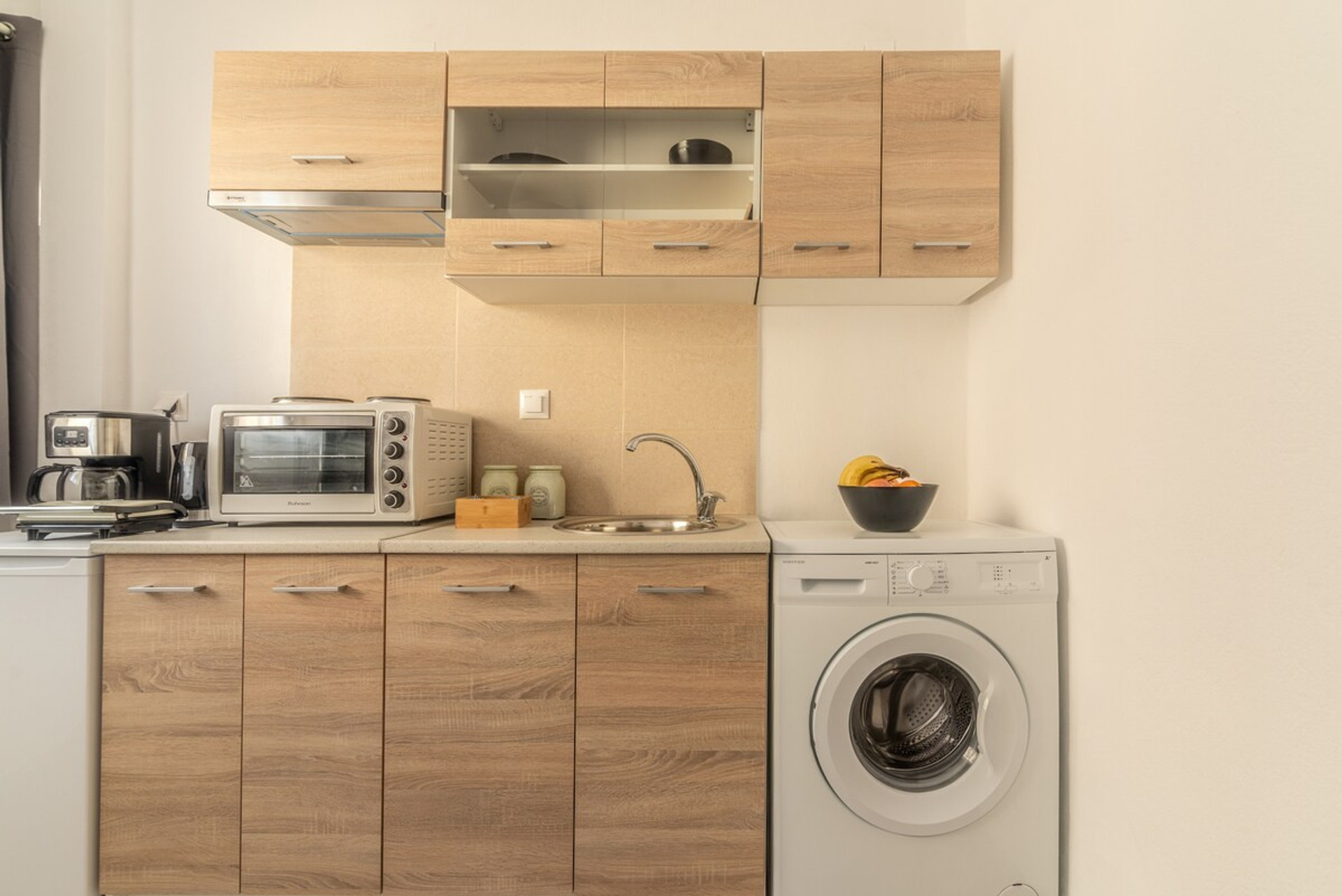 Full kitchen