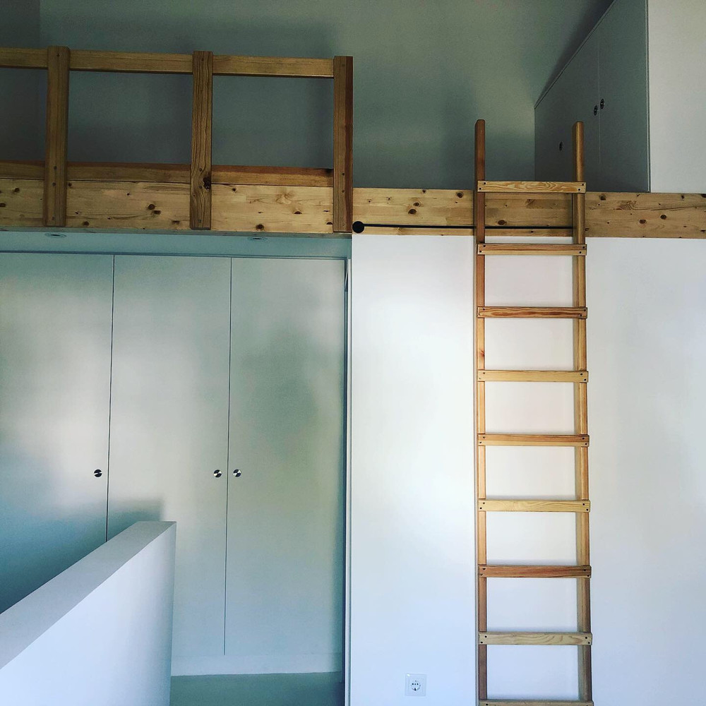 Open-space loft with mezzanine