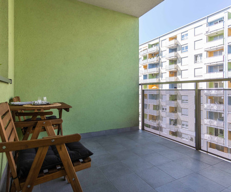 Sunny 1BDR with Balcony & Parking