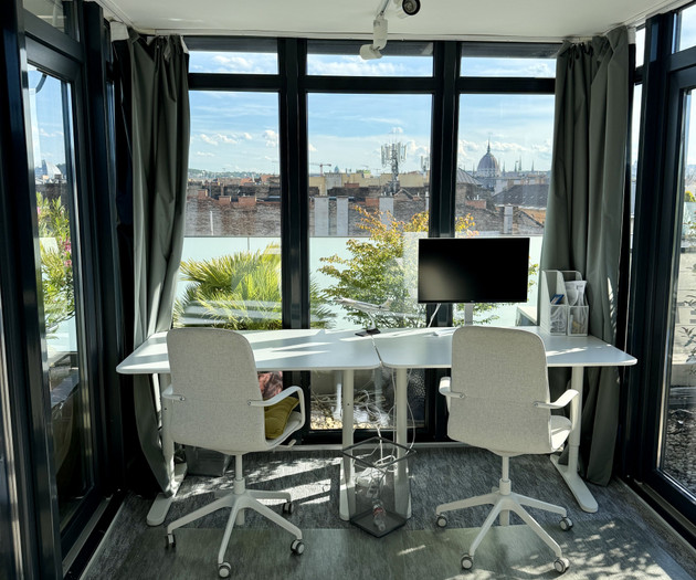 3 Bedroom Penthouse & big Roof top terrace :)