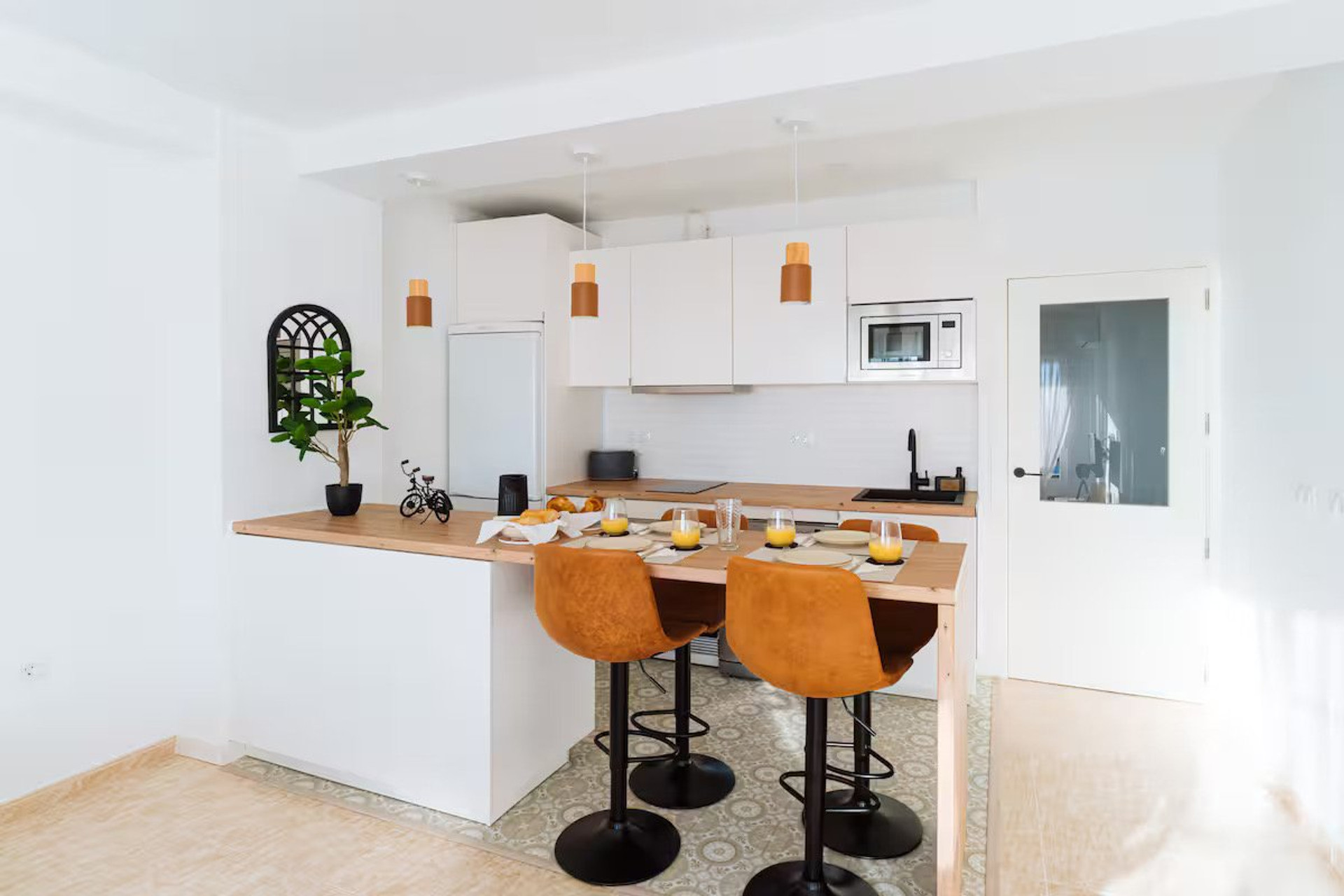 Kitchen with breakfast bar seating