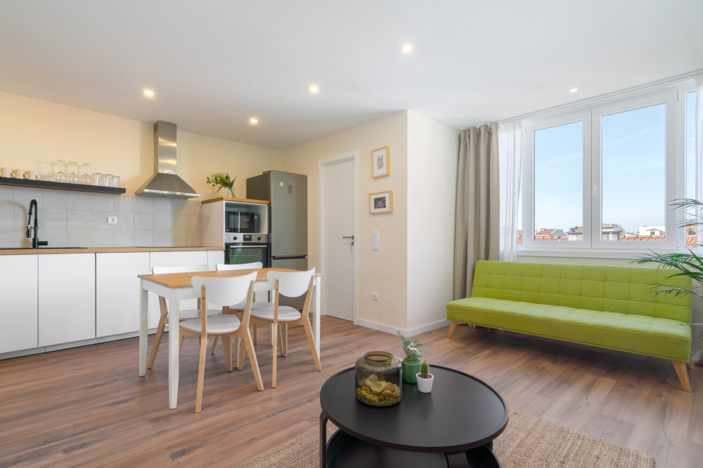 Fantastic Contemporary Flat w/ Balcony preview