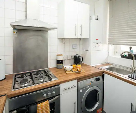 Sunny 2B/1B Flat near London Bridge