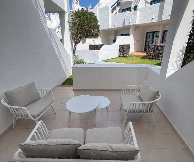 Private terrace with lounge seating