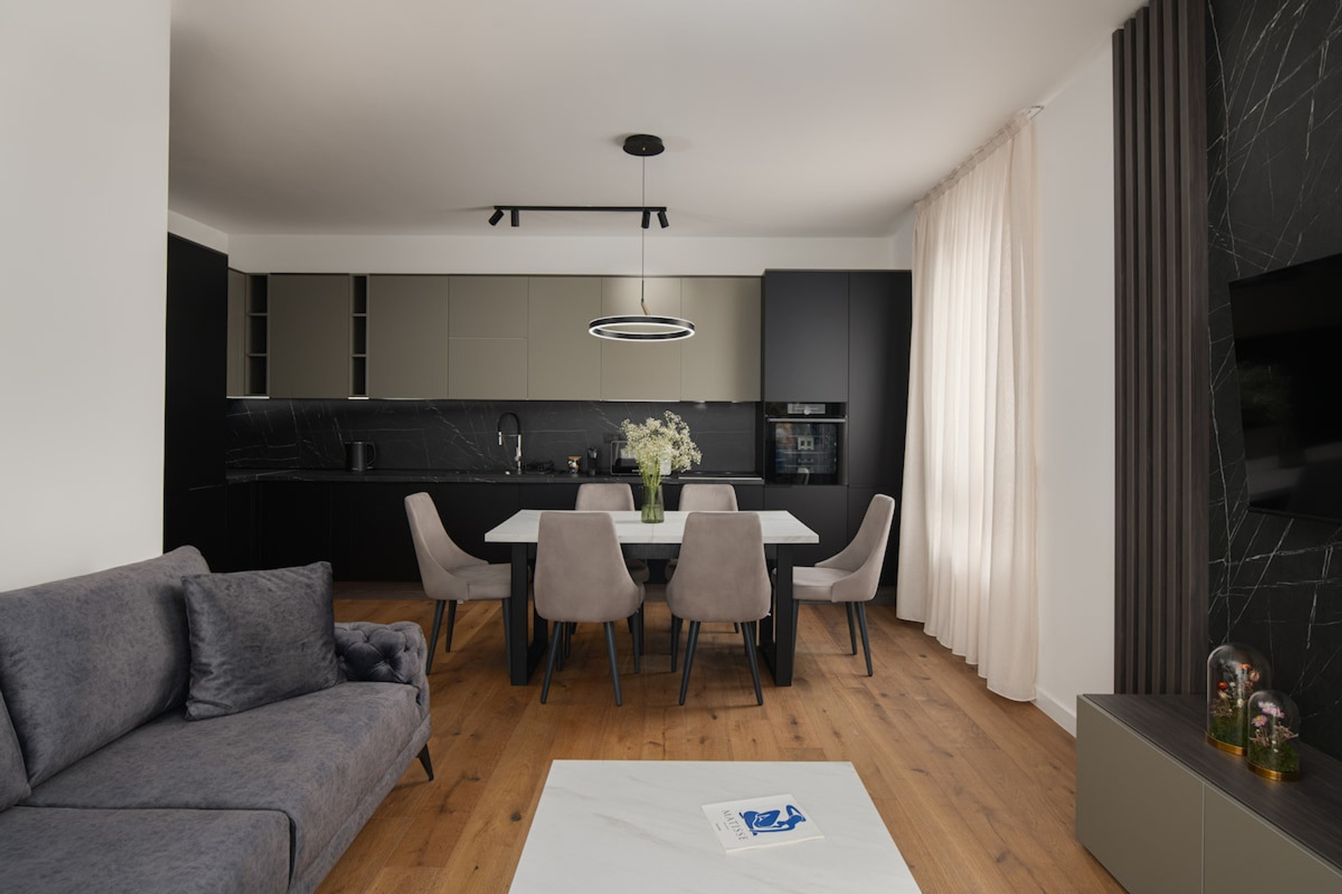 Dining area image 1