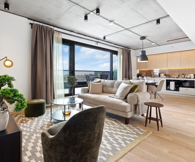 Penthouse Apartment with City Views, Parking + 2BR
