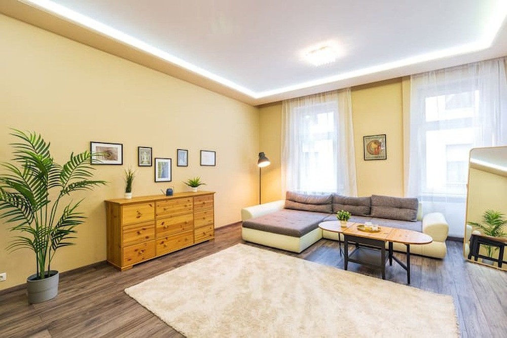 Vibrant and spacious downtown Budapest flat preview