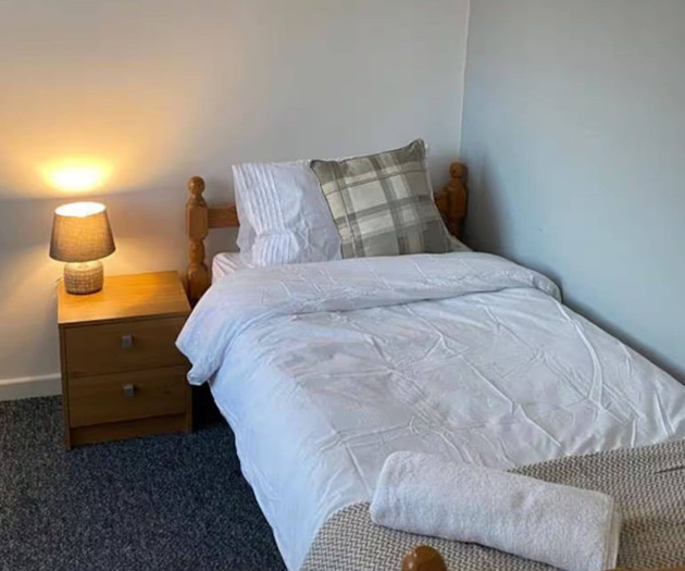 Comfortable 4 Bedroom House in Doncaster