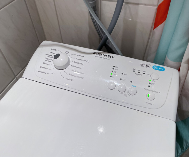 Top-Floor Studio - City Center - Fast WiFi