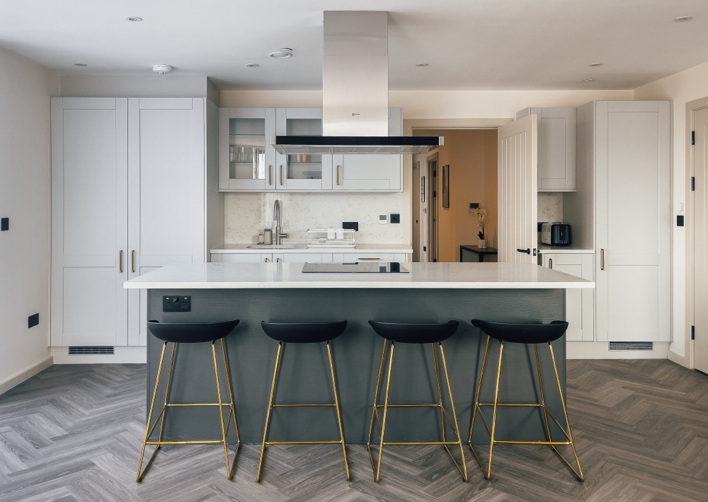 Penthouse Luxury Retreat: with Free Parking! preview