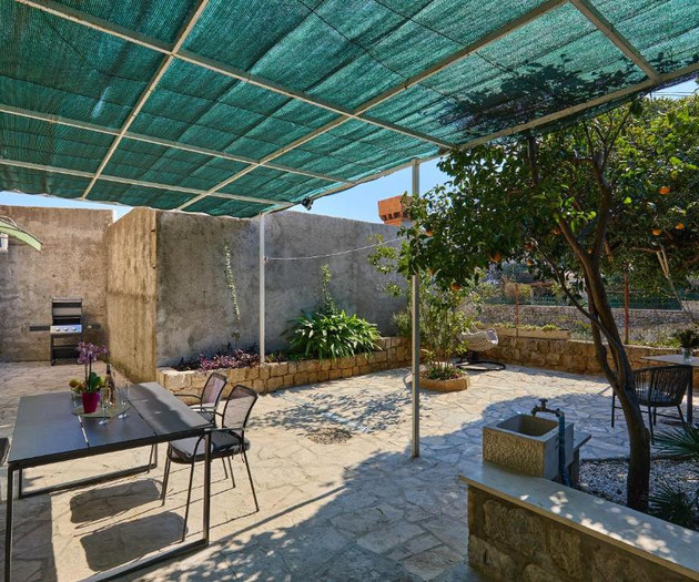Barbara's Garden Apartment