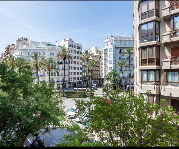 Spacious and bright, in Valencia Ensanche.
