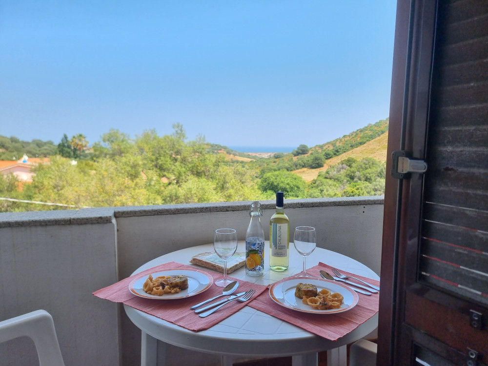 Sea-View Remote Work Haven - Fast Wi-Fi & AC preview