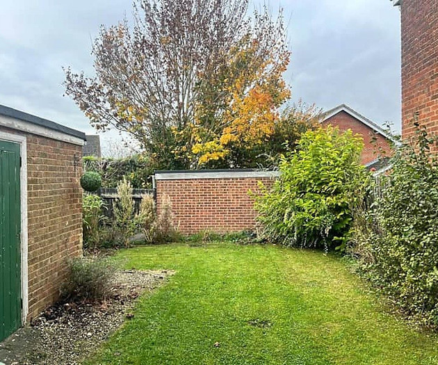 Small cosy garden to enjoy when the sun is out