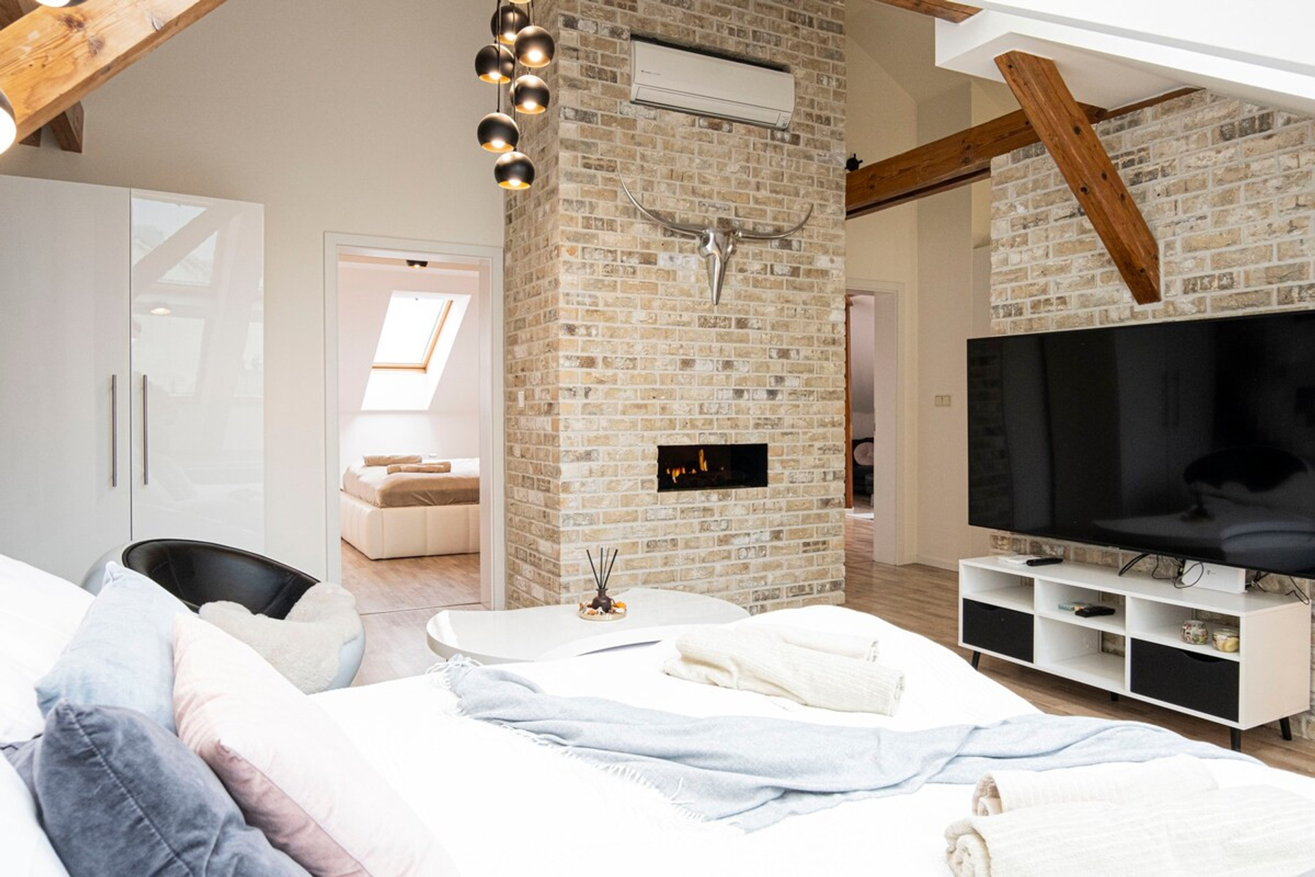 Living room image 2