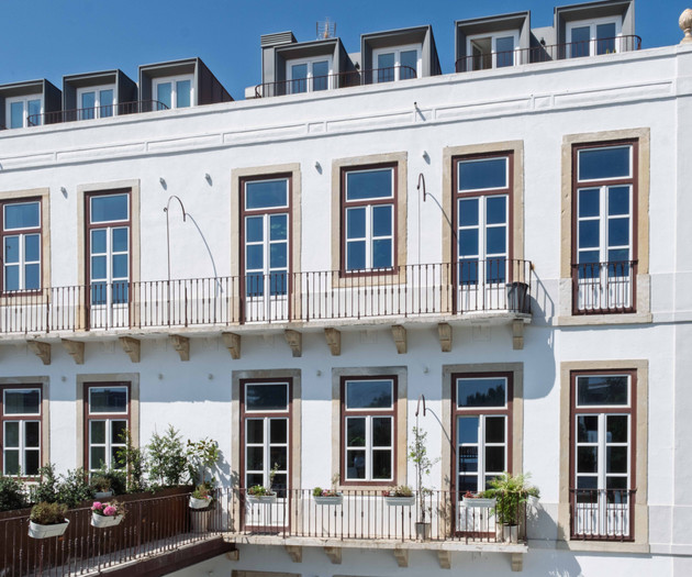 Your Lisbon Oasis: 3-Bed Apartment with Pool & Out