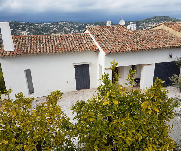 Villa with Pool and Panoramic views above Cannes
