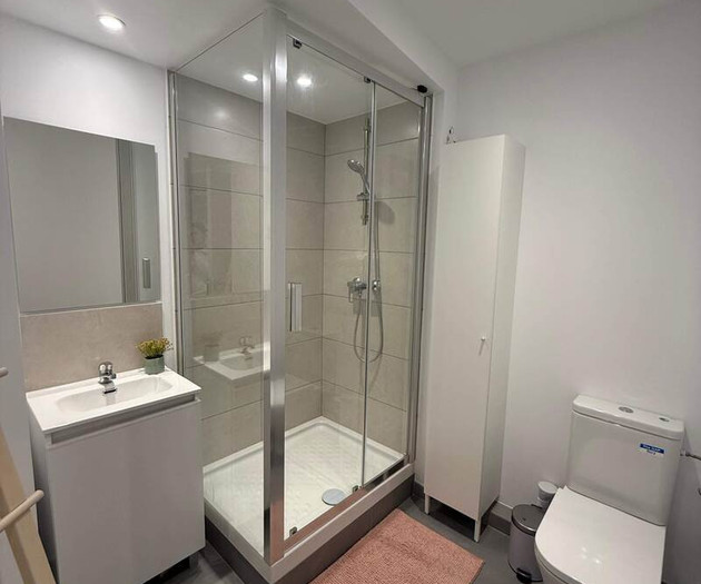 Double bedroom with private bathroom