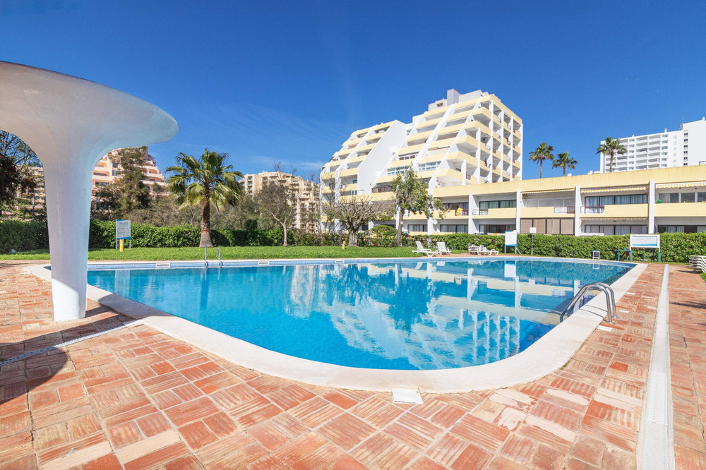 1BR Praia da Rocha Apt – Fast Wi-Fi + Garage preview
