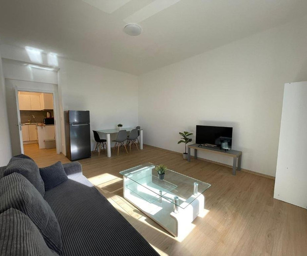 Cozy & Spacious Apartment for 5 Guests in Prague