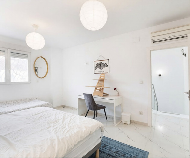 Large, modern house in Valencia City!