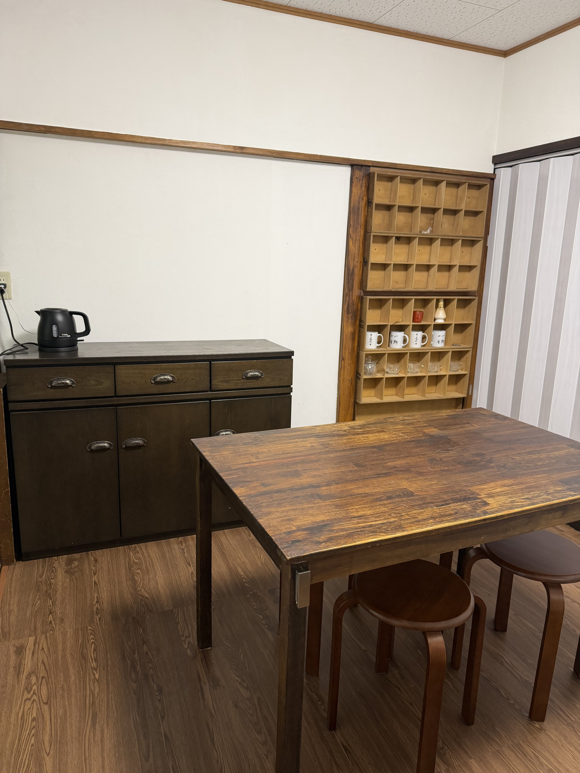 Kitchen with dining table