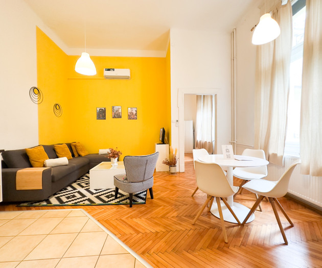 Yellow House - Large central one-bedroom