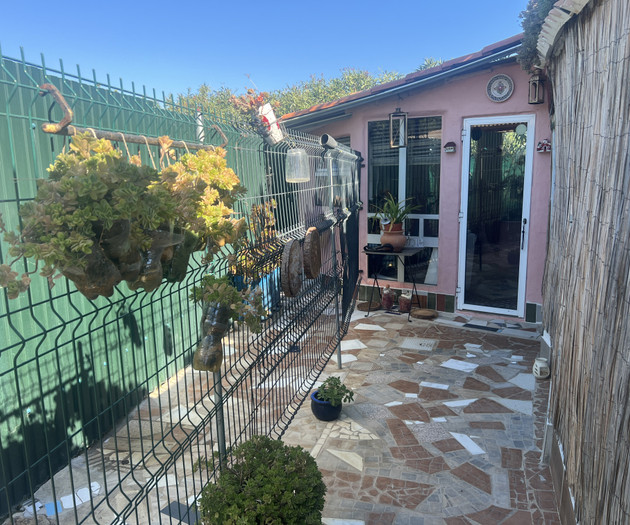 4T House with a camin, big pool + BBQ place