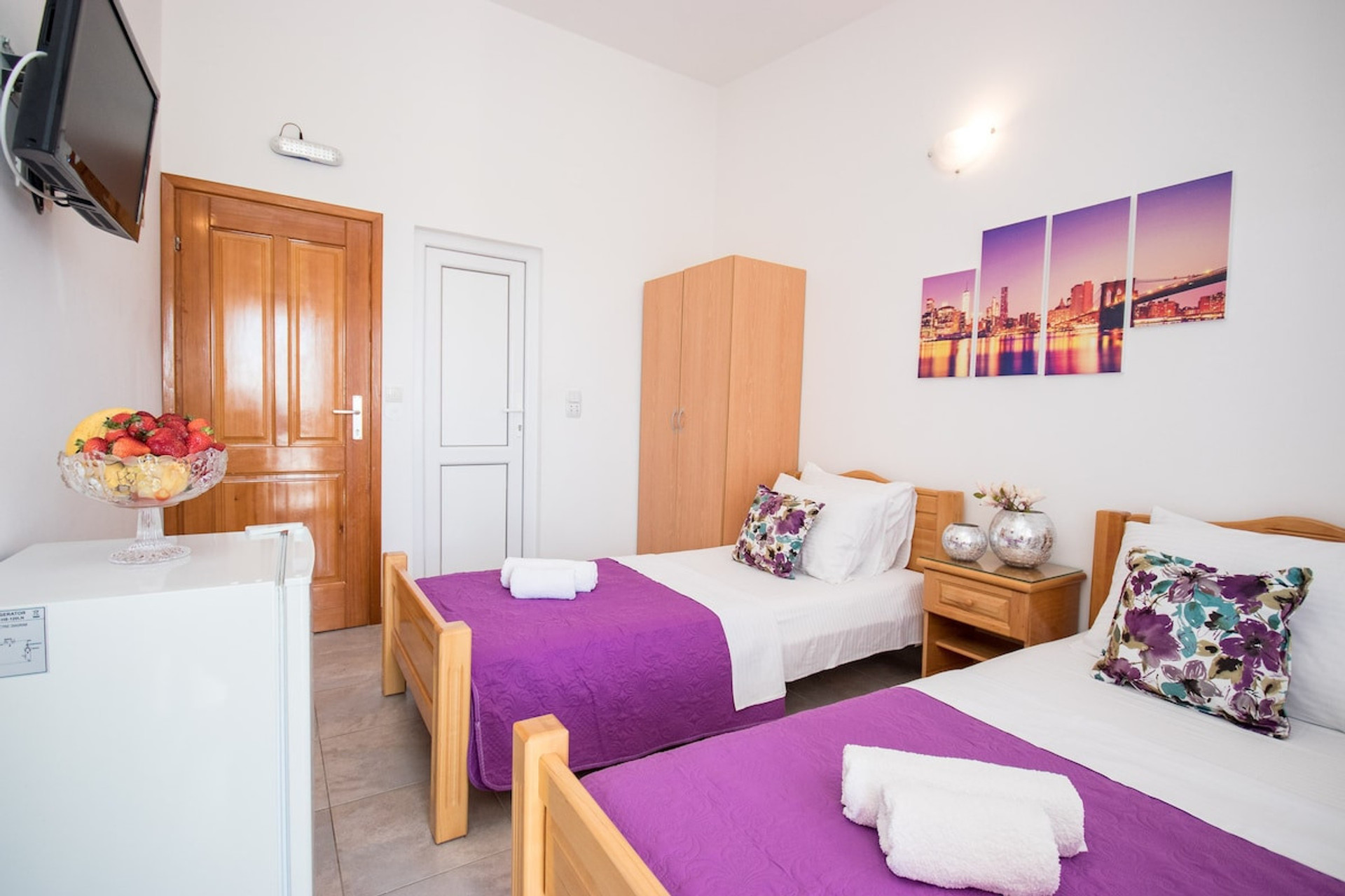 Twin room with bathroom