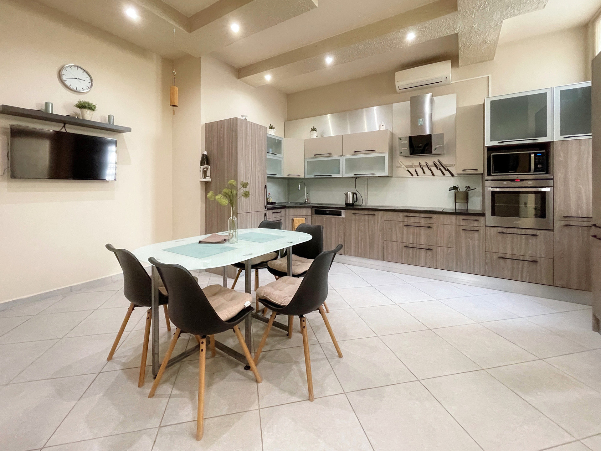 WATCH THE VIDEO TO HAVE A BETTER INSIGHT OF YOUR FUTURE HOME: https://youtu.be/N64oSOJGKug, available in description!