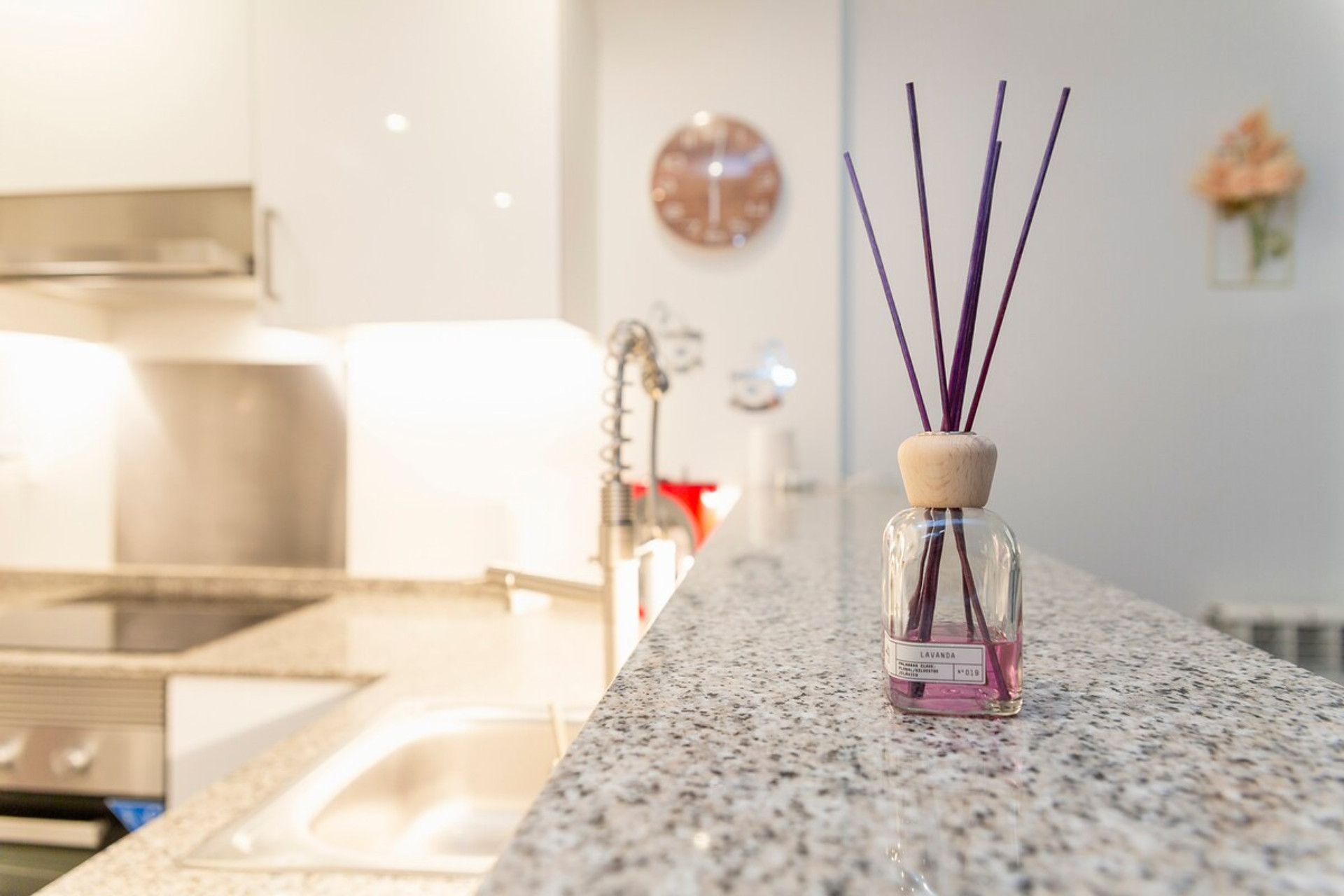Very clean and tidy. Lluis was attentive to anything I needed. I recommend it" - Carla ★★★★★
