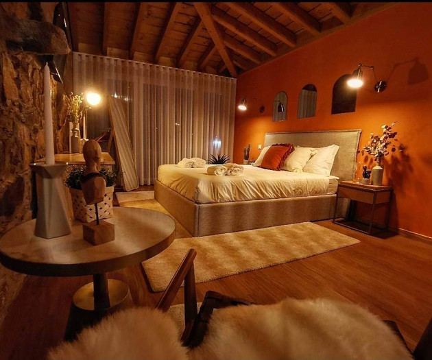 Luxury 5‑Bedroom Villa with Pool and Garden
