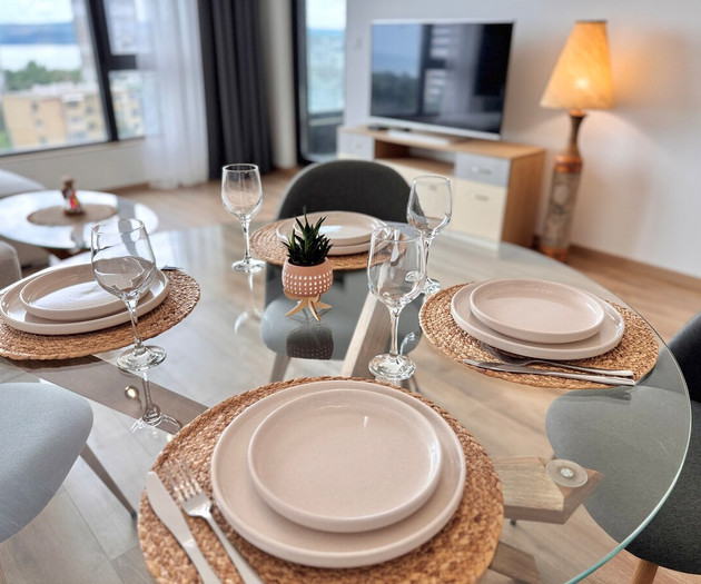 Breeze Home with Panoramic Sea View and Parking