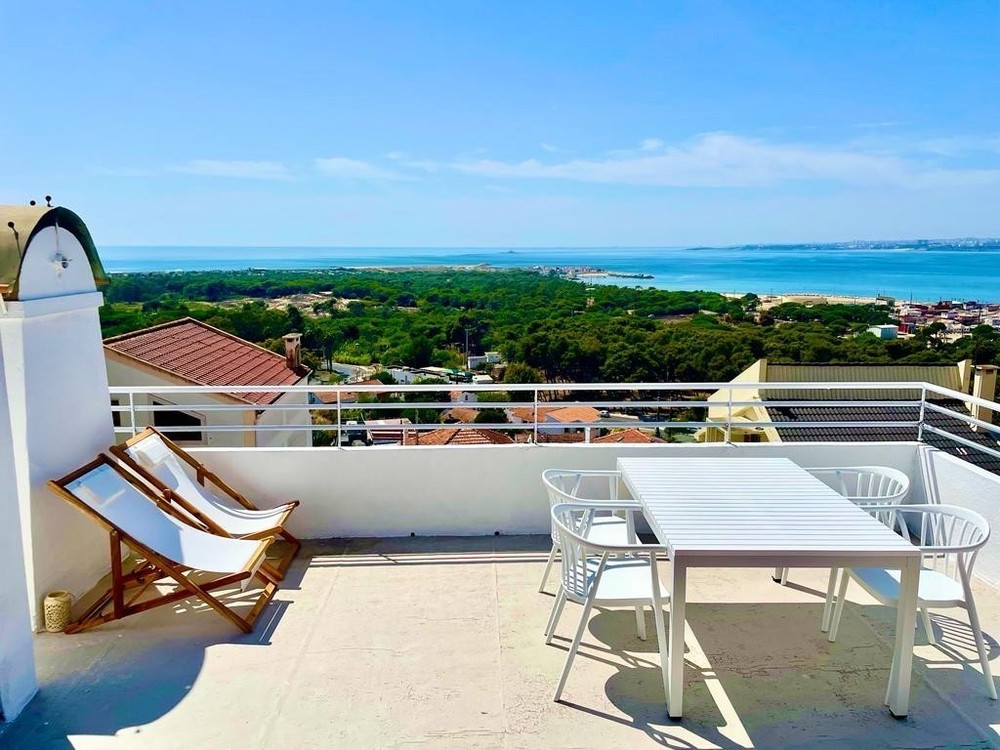 4 bedroom beachfront Villa overlooking the sea