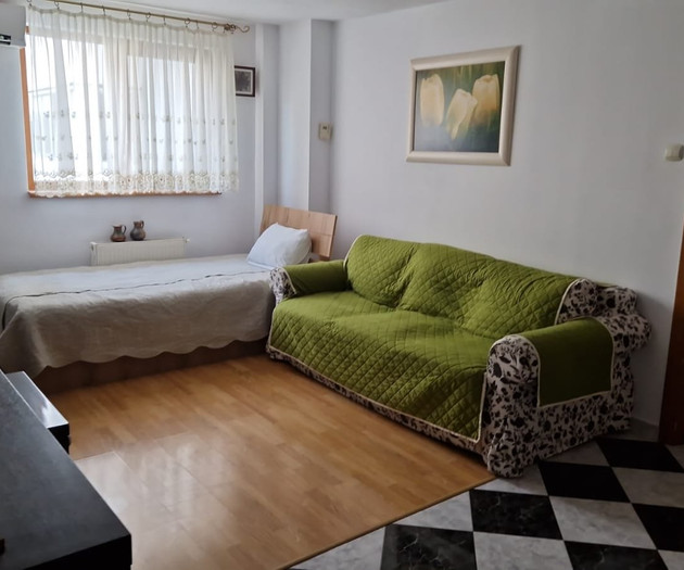 Large Group Accommodation Bucharest, 4 apt,20slips