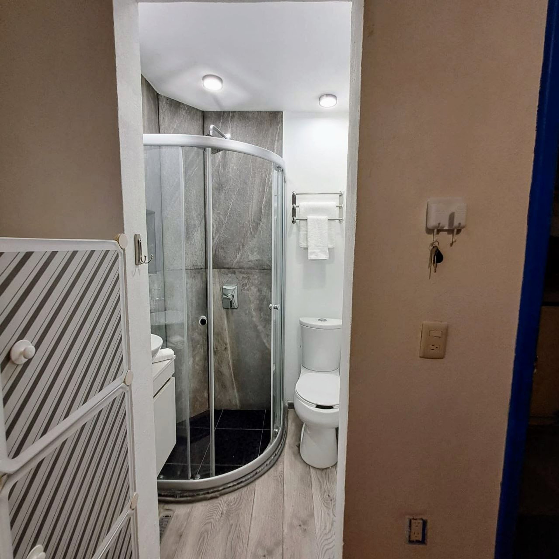 Your en-suite bathroom. Private just for you.