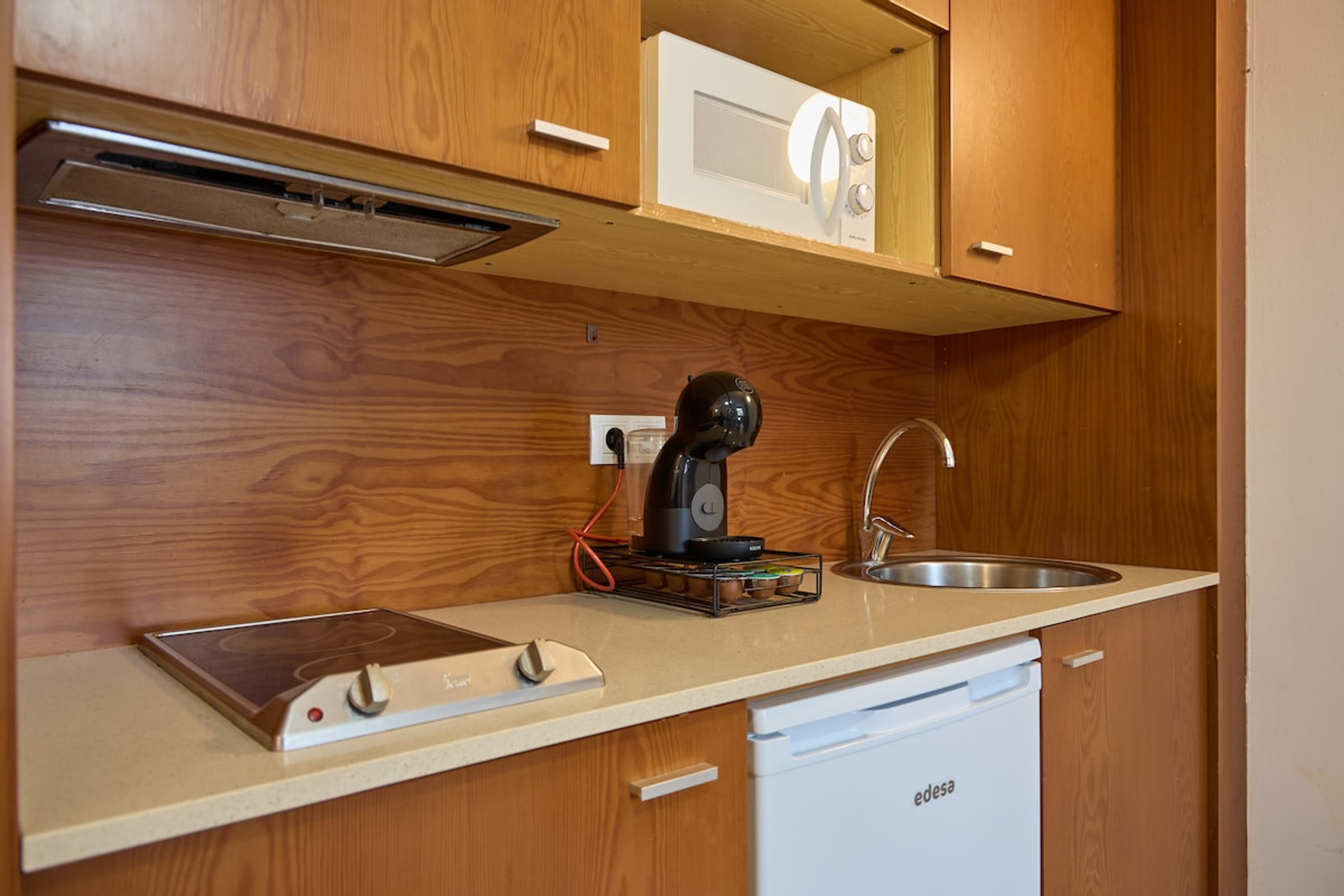 Full kitchen image 2