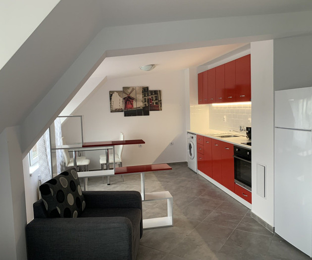 Stylish 1BR near Centre