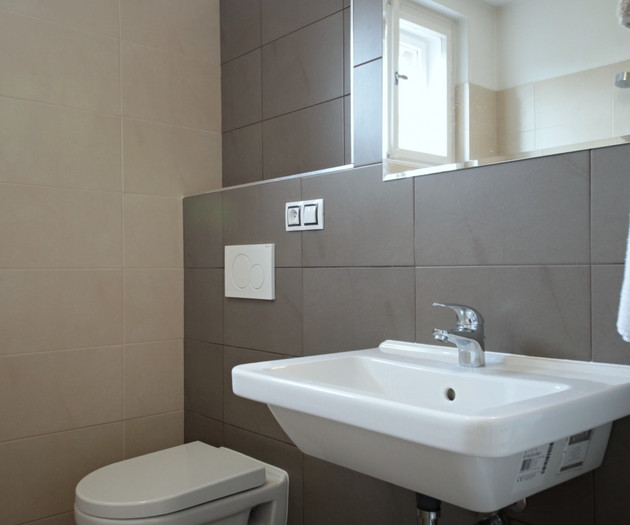 6 -Attic apartment in a villa w. garden, Vinohrady