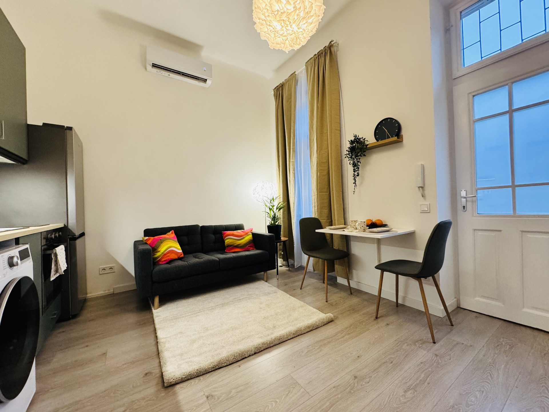 Bright living room with air condition – full overview