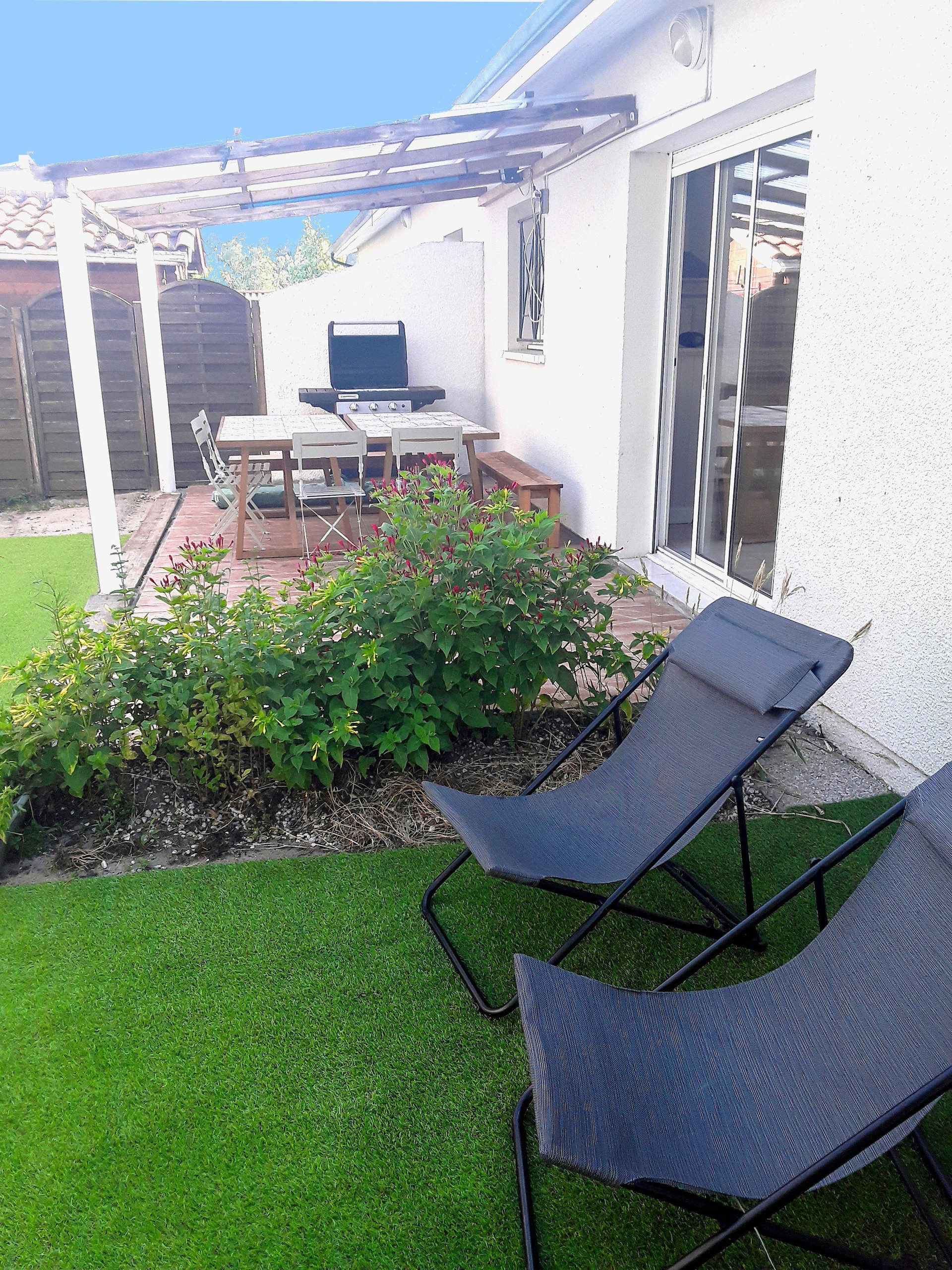 TERASSE ET JARDIN ARRIERE