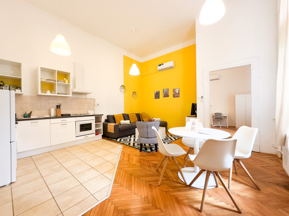 Yellow House - Large central one-bedroom preview