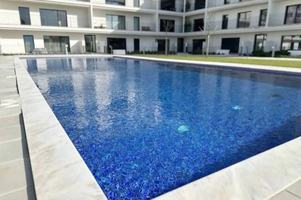 Luxury 4 bed apartment with Pool & Beach