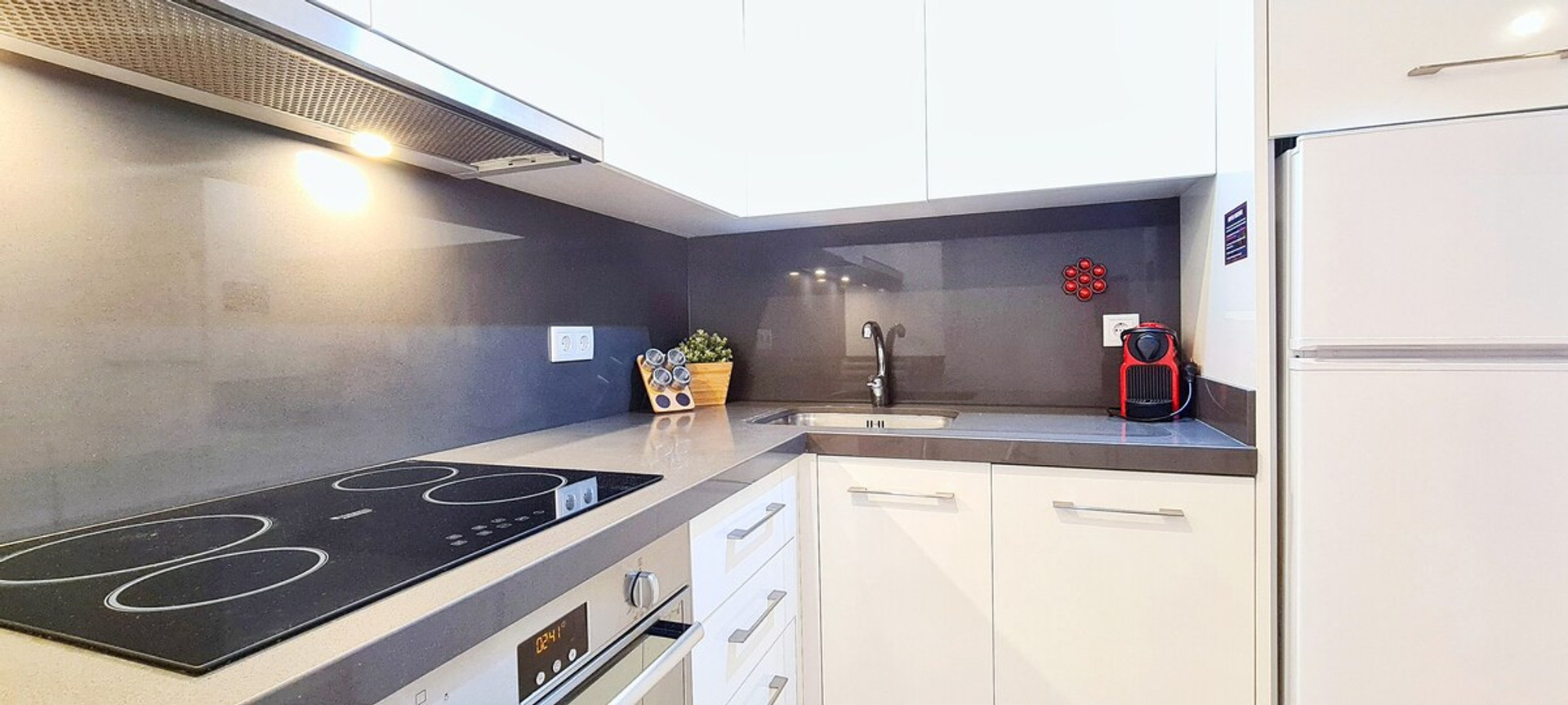 Full kitchen
